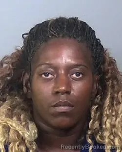 Mugshot of JANAE LATIECE MURRAY booked in Manatee County, Florida on May 20, 2026