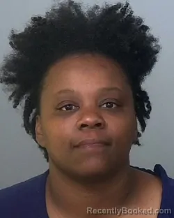 Mugshot of SHARANE ROSIE LAKENDREA THOMPSON booked in Manatee County, Florida on April 29, 2026