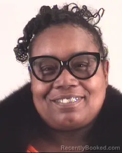 Mugshot of DWANDA ROBINSON