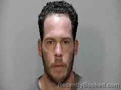 Mugshot of ORLANDO VALDES RIVERA