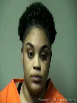 Mugshot of AALIYAH GEIA MCKENZIE