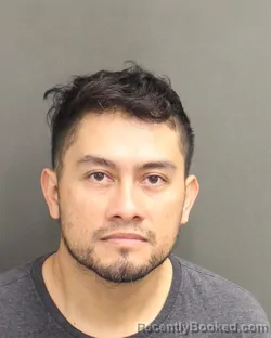 Mugshot of CLAUDIO EMANUEL LOPEZSIGUAN