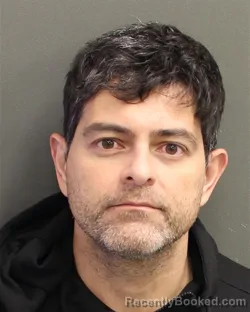 Mugshot of LEANDRO DOSSANTOSALVES