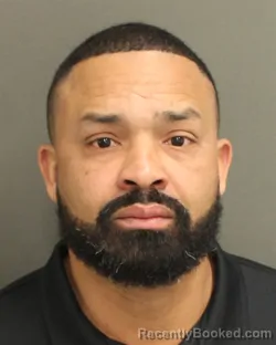 Mugshot of VICTOR MANUEL JR PIZARRO