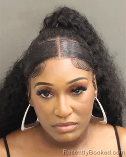 Mugshot of SHANIA DELORES ROBERTS