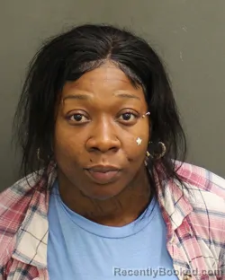 Mugshot of CORTRELL TYKERIA ROBINSON booked in Orange County, Florida on April 27, 2026