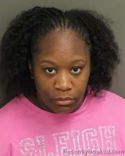 Mugshot of MARQUESHIA LEENAI DEAN booked in Orange County, Florida on May 7, 2026