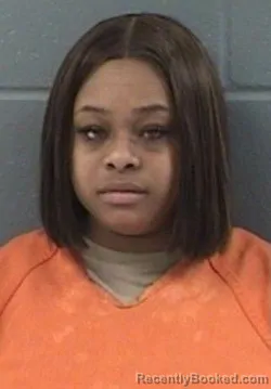 Mugshot of SHANYIA CASIA EVERETT