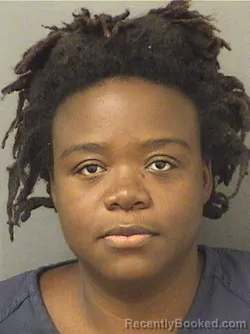 Mugshot of CARLENCIA STFORT