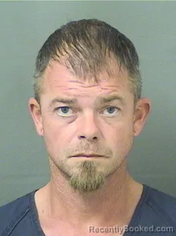Mugshot of MICHAEL OWENTHOMAS SIZEMORE