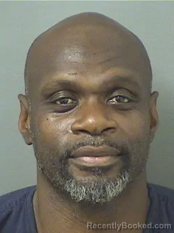 Mugshot of ROBERTO BENJAMIN CARTER booked in Palm Beach County, Florida on April 20, 2026