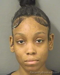 Mugshot of SHYTAVIA NAVARIA WEAVER booked in Palm Beach County, Florida on June 5, 2026