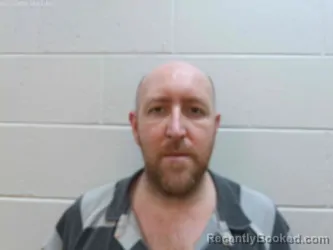 Mugshot of Timothy L Henry