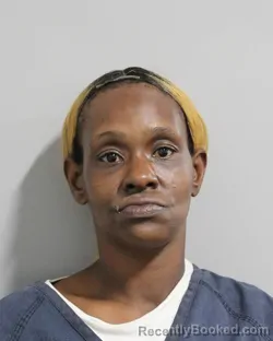 Mugshot of SARAONDA BENNETT booked in Polk County, Florida on June 17, 2026