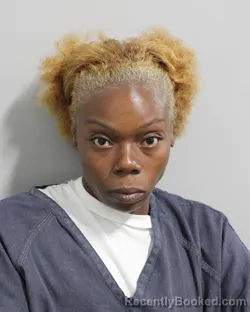 Mugshot of LAQUAITA GREEN booked in Polk County, Florida on June 18, 2026