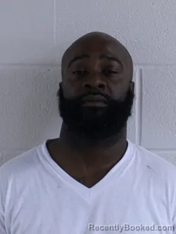 Mugshot of DAVONTE DEMONTRIELLE YOUNG booked in Ashland County, Ohio on April 3, 2026