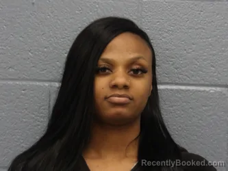 Mugshot of A'MAURI WOODS