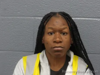 Mugshot of SHONTARE MANNING booked in Cuyahoga County, Ohio on April 1, 2026