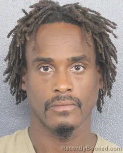 Mugshot of DEAVON LOCKE