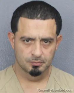 Mugshot of CARLOS RUEBEN J VASQUEZ