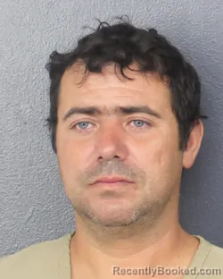 Mugshot of SANTIAGO ECHAVARRIA HERRERA booked in Broward County, Florida on April 29, 2026