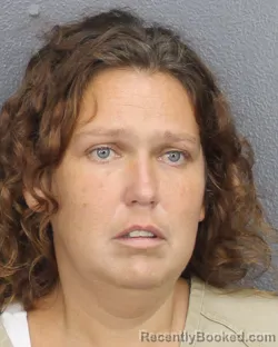 Mugshot of AMANDA LYNN CHIPMAN booked in Broward County, Florida on May 17, 2026
