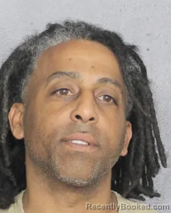 Mugshot of ELVIS DE LA CRUZ booked in Broward County, Florida on May 20, 2026