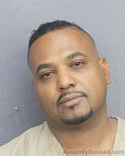 Mugshot of OMAR ARIEL APONTE booked in Broward County, Florida on April 22, 2026