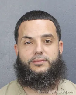 Mugshot of OSVALDO AMOR