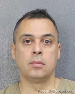 Mugshot of HUGO VALBUENA RINCON