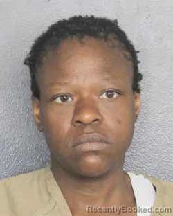 Mugshot of QUANNESHIA CUMMINGS