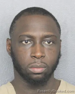 Mugshot of DESHAWN BERNARD WEAVER