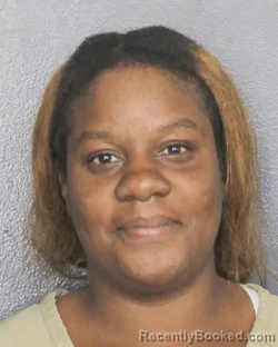 Mugshot of AQUASHA LENORA SMITH booked in Broward County, Florida on April 28, 2026