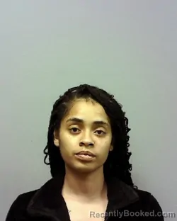 Mugshot of LAURYNN AALIYAH ROEBUCK