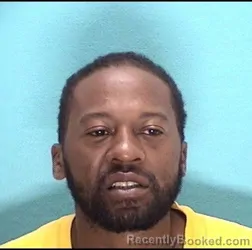 Mugshot of QUANDER L FARMER booked in Licking County, Ohio on April 25, 2026