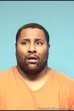 Mugshot of TRAVEN R PRUITT