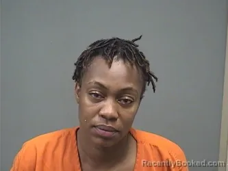 Mugshot of AONA ROSE FELDER booked in Mahoning County, Ohio on May 11, 2026