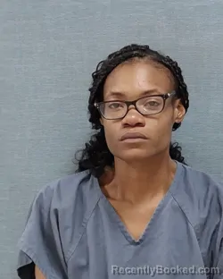 Mugshot of De'onna Knyelle Hamilton booked in Stark County, Ohio on August 15, 2026