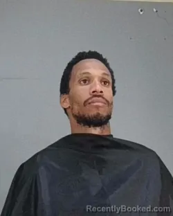 Mugshot of DESHAWN J WARREN booked in Summit County, Ohio on May 17, 2026
