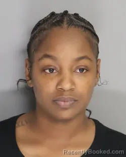 Mugshot of SHALEIGHA GREEN