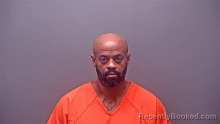 Mugshot of MARIO LOZANNE HARRY THOMAS