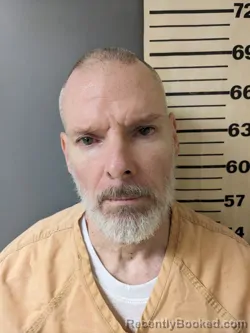 Mugshot of DAVID LANCE HUGGINS