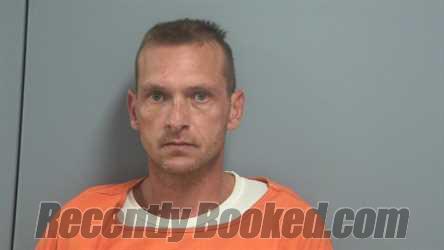 Mugshot of JONATHAN LEE MOORE