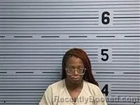 Mugshot of LOBRESHA POPE