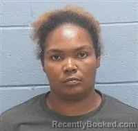 Mugshot of LATEEVIA SHALON MINNIFIELD booked in Lee County, Alabama on June 21, 2026