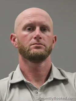 Mugshot of DUSTIN PAUL DONAHOE