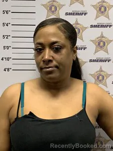 Mugshot of VERONICA LYNN MATTHEWS