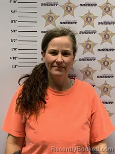 Mugshot of TARA DANIELLE PRESSLEY