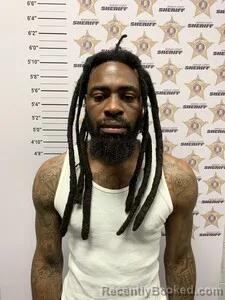 Mugshot of LARONDRICK RODTUEZ MACKLIN booked in Morgan County, Alabama on April 3, 2026