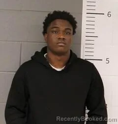 Mugshot of VALESEO SUNTAVIUS VALDEZ-LARK